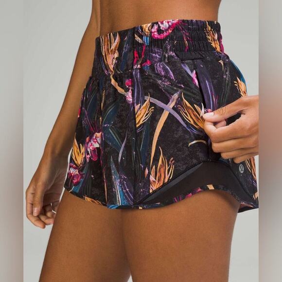 Lululemon Hotty Hot High-Rise Lined Short 2.5" Veiled Floral Black Multi Size 2. - Picture 10 of 12